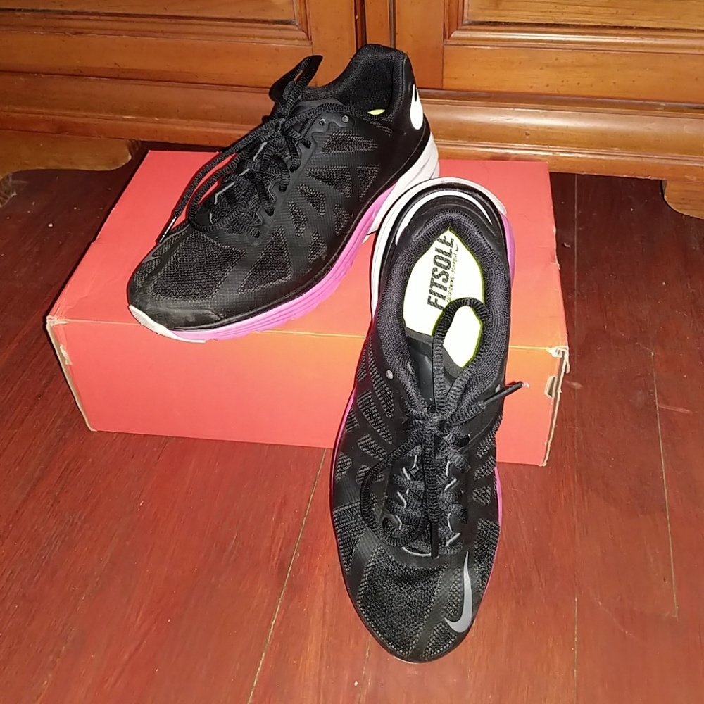 Size 7.5 Women's Nike Lunarhaze+ Sneakers